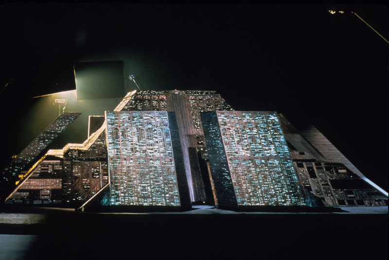 Illustration for article titled 142 Behind-The-Scenes Photos Reveal Blade Runner's Miniature WorldÂ